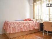 Se alquila habitación en piso de 7 habitaciones en...