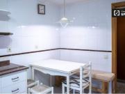 Se alquila habitación en piso de 7 habitaciones en Valencia