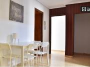 Se alquila habitación en piso de 8 dormitorios en...