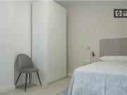 Se alquila habitación en piso de 8 dormitorios en...