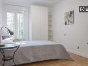 Se alquila habitación en piso de 8 dormitorios en...