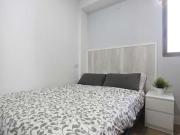 Se alquila habitación en piso de 8 dormitorios en...