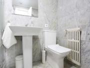 Se alquila habitación en piso de 8 dormitorios en...