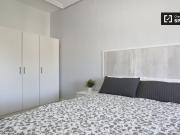 Se alquila habitación en piso de 8 dormitorios en...