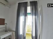 Se alquila habitación en piso de 8 habitaciones en Azca,...