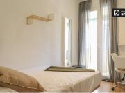 Se alquila habitación en piso de 8 habitaciones en Azca,...