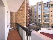 Se alquila habitación en piso de 8 habitaciones en Barcelona