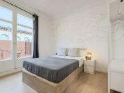 Se alquila habitación en piso de 8 habitaciones en Barcelona
