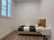 Se alquila habitación en piso de 8 habitaciones en Barcelona