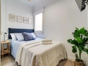 Se alquila habitación en piso de 8 habitaciones en Barcelona