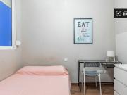 Se alquila habitación en piso de 8 habitaciones en...