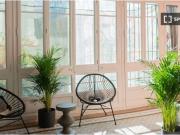 Se alquila habitación en piso de 8 habitaciones en Eixample