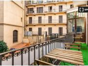 Se alquila habitación en piso de 8 habitaciones en El Born