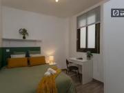 Se alquila habitación en piso de 8 habitaciones en...