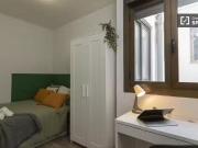 Se alquila habitación en piso de 8 habitaciones en...