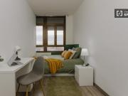 Se alquila habitación en piso de 8 habitaciones en...