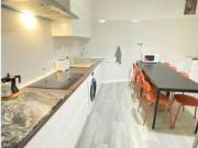 Se alquila habitación en piso de 8 habitaciones en Gran...