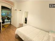 Se alquila habitación en piso de 8 habitaciones en Gran...