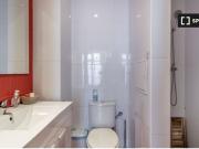 Se alquila habitación en piso de 8 habitaciones en Granada