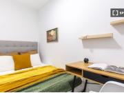 Se alquila habitación en piso de 8 habitaciones en Madrid