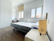 Se alquila habitación en piso de 8 habitaciones en Madrid