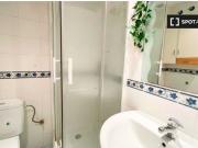 Se alquila habitación en piso de 8 habitaciones en Madrid