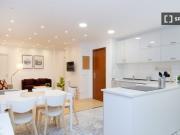 Se alquila habitación en piso de 8 habitaciones en Salamanca