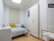 Se alquila habitación en piso de 8 habitaciones en Valencia