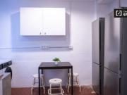 Se alquila habitación en piso de 8 habitaciones en Valencia
