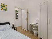 Se alquila habitación en piso de 8 habitaciones en Valencia