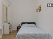 Se alquila habitación en piso de 8 habitaciones en Valencia