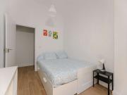 Se alquila habitación en piso de 8 habitaciones en Valencia