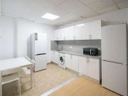Se alquila habitación en piso de 8 habitaciones en Valencia