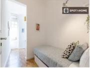 Se alquila habitación en piso de 8 habitaciones en Vila...