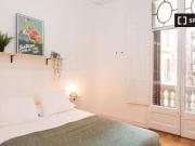 Se alquila habitación en piso de 8 habitaciones en Villa...