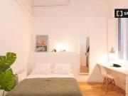 Se alquila habitación en piso de 8 habitaciones en Villa...