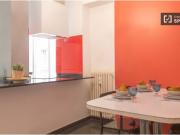 ¡Se alquila habitación en piso de 9 habitaciones!