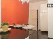 ¡Se alquila habitación en piso de 9 habitaciones!