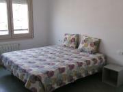 Se alquila habitación en piso de 9 habitaciones en Barcelona