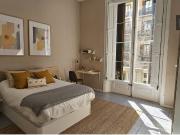 Se alquila habitación en piso de 9 habitaciones en Barcelona