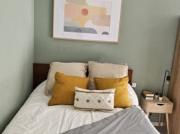 Se alquila habitación en piso de 9 habitaciones en Barcelona Se alquila habitación en piso de 9 habitaciones en Barcelona