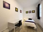 Se alquila habitación en piso de 9 habitaciones en Barcelona