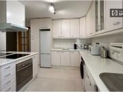 Se alquila habitación en piso de 9 habitaciones en Chamberí