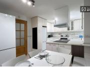 Se alquila habitación en piso de 9 habitaciones en Chamberí Se alquila habitación en piso de 9 habitaciones en Chamberí