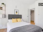 Se alquila habitación en piso de 9 habitaciones en...