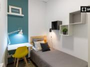 Se alquila habitación en piso de 9 habitaciones en...