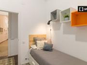 Se alquila habitación en piso de 9 habitaciones en...