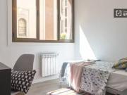 Se alquila habitación en piso de 9 habitaciones en Gran...