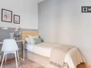 Se alquila habitación en piso de 9 habitaciones en Madrid