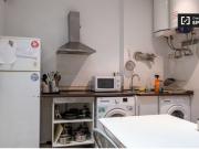 Se alquila habitación en piso de 9 habitaciones en Ópera